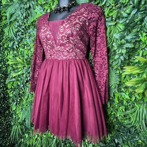 Woman Dress Size 11 Wine Red Short Lace and Tulle Long‎ Sleeve Ball Party